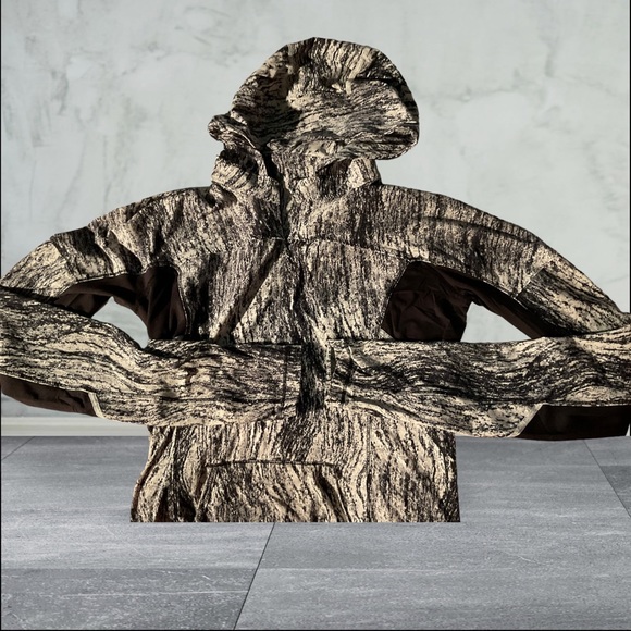 * * 🍋 Lululemon RunBeam Lightweight Pullover - Picture 8 of 8